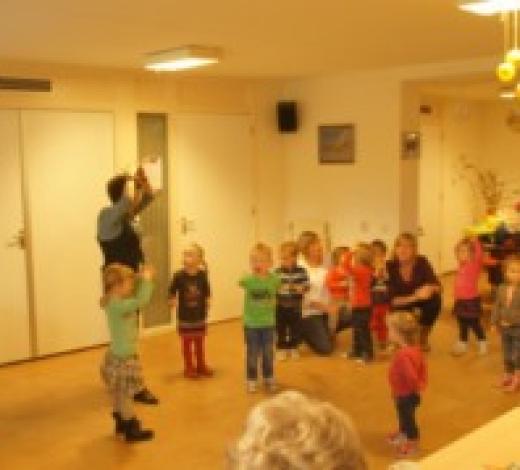 Peuters America zingen voor senioren